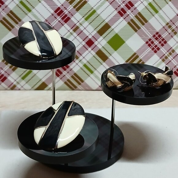 Two Pair of Vintage Fashion Costume Jewelry Metal Black & White Earrings #76W - Picture 2 of 9